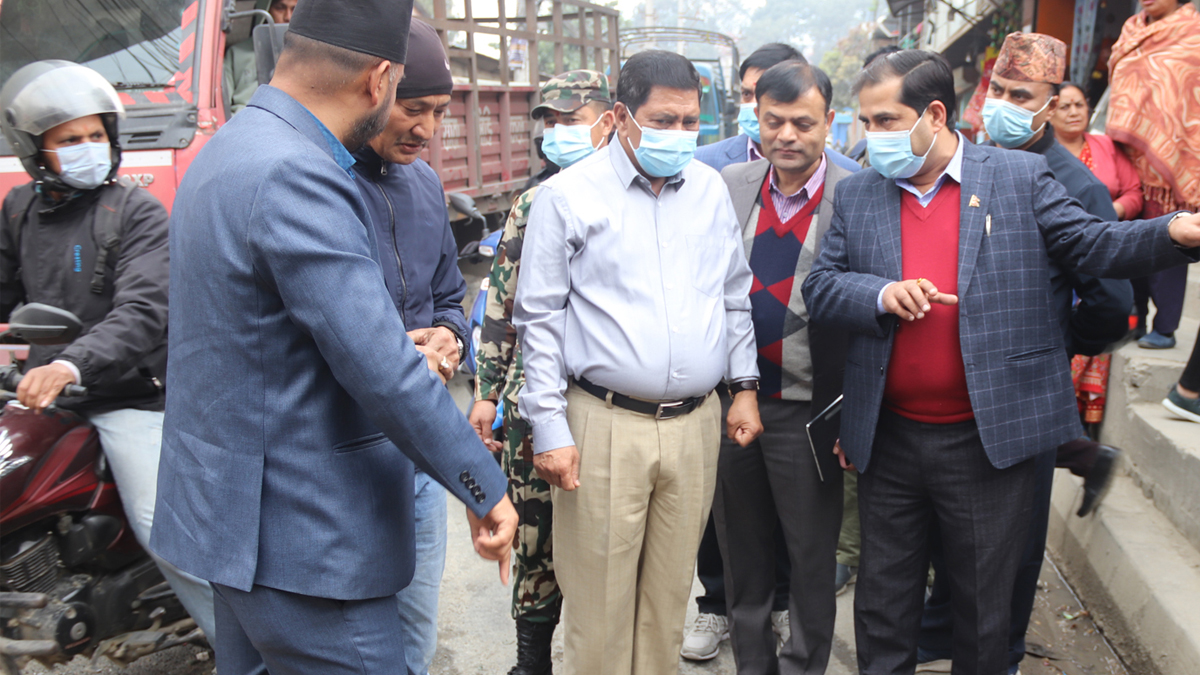 उपप्रधानमन्त्री श्रेष्ठद्वारा सडक अनुगमन तथा निर्देशन